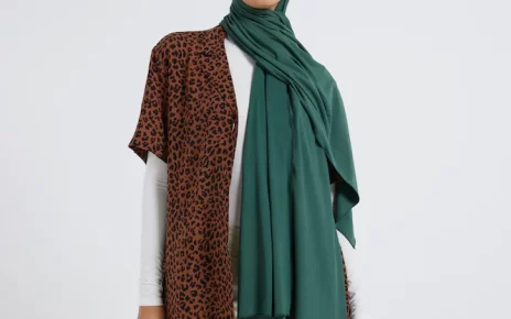 How to Look Stylish in Modest Clothes