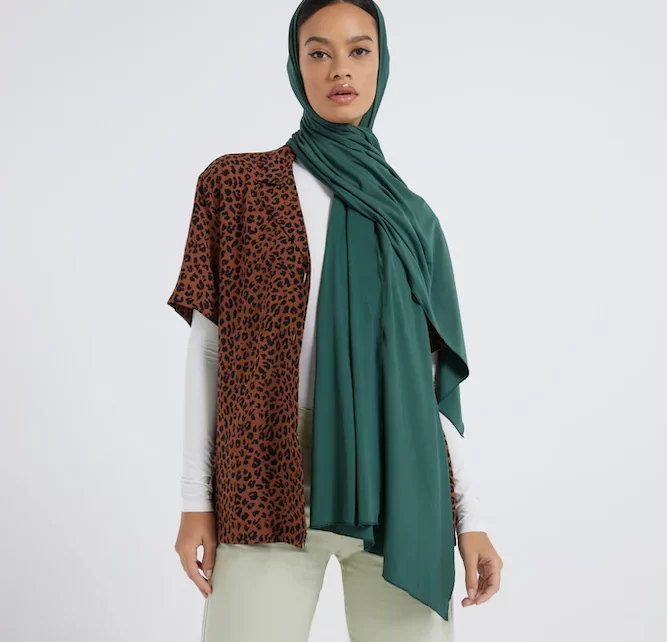 How to Look Stylish in Modest Clothes